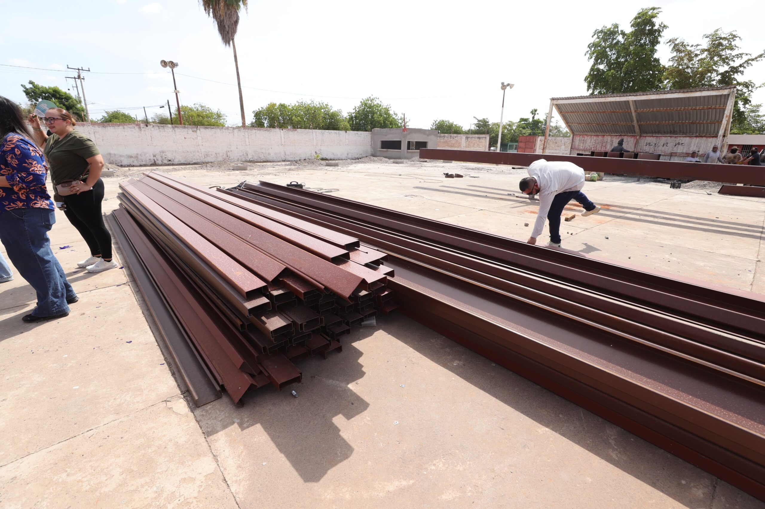 Construcción de techumbre de la histórica Cancha Olímpica de El Burrión, Guasave