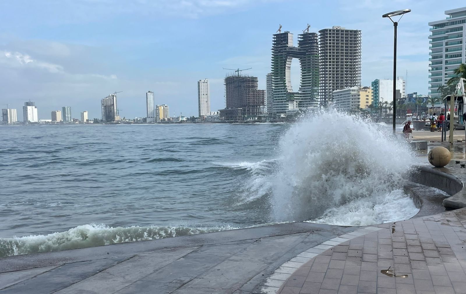 Alerta mar de fondo en Mazatlán