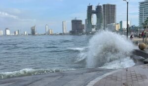 Mazatlán mantiene vigilancia sobre huracán ‘Polo’; descartan riesgo directo, señala alcaldesa