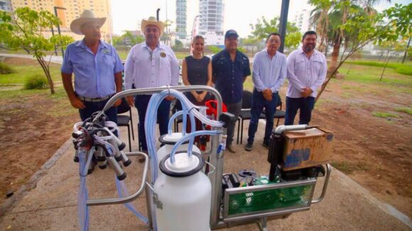 Con 966 mil pesos de inversión, entregan a pequeños productores ganaderos 21 ordeñadoras mecánicas en Mazatlán, Sinaloa