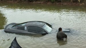 padre e hijos caen al canal lateral 18 en ahome sinaloa