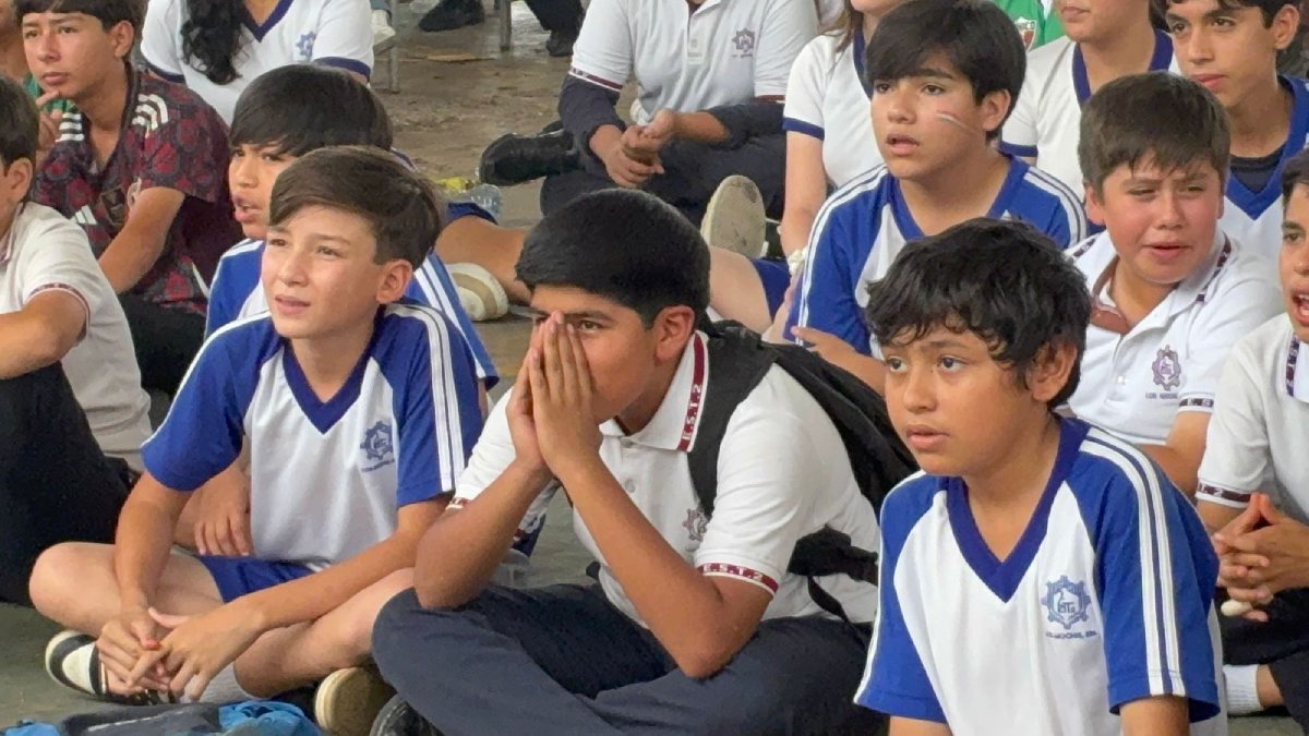 pantallas gigantes y ambiente mundialista invaden las escuelas de los mochis estudiante juego