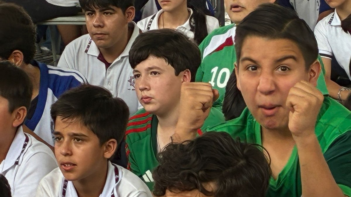 pantallas gigantes y ambiente mundialista invaden las escuelas de los mochis estudiantes