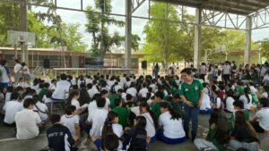 pantallas gigantes y ambiente mundialista invaden las escuelas de los mochis sin