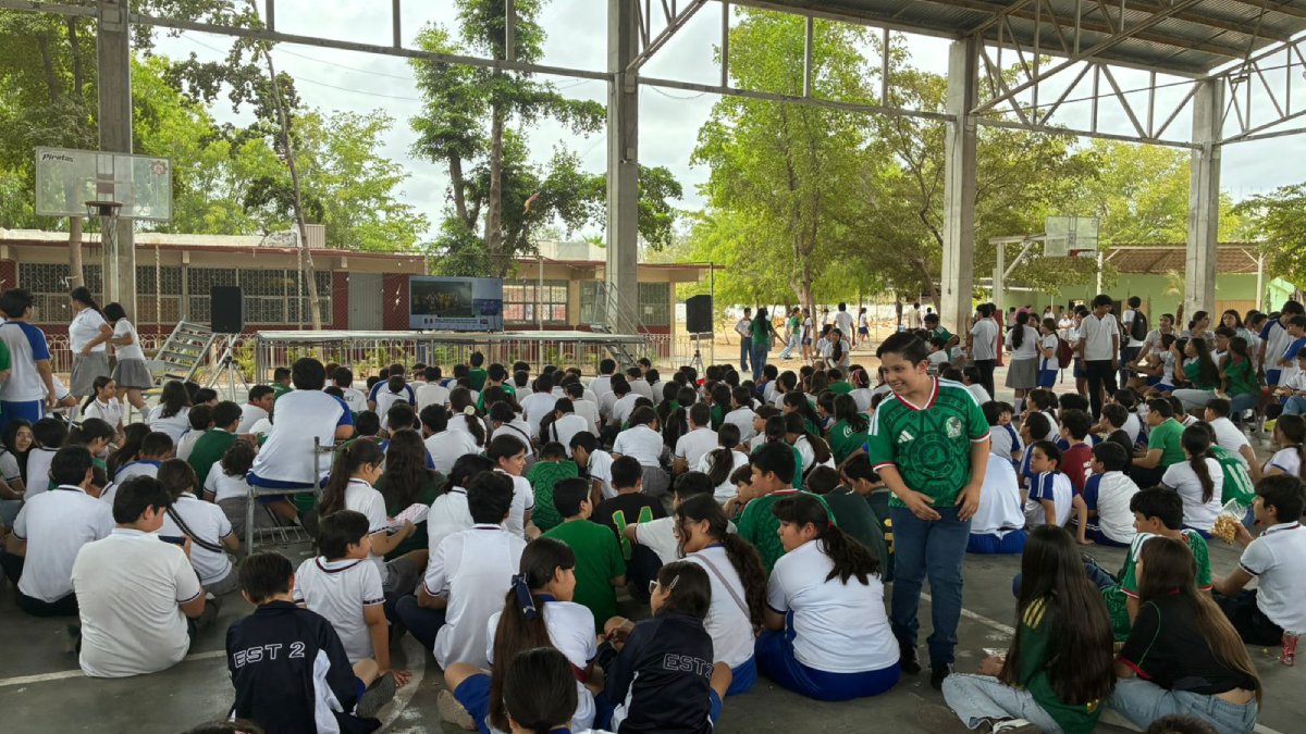 pantallas gigantes y ambiente mundialista invaden las escuelas de los mochis sin