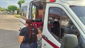 pareja de motociclistas son arrollados por camioneta en colonia estrella de los mochis sin