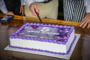 Pastel de aniversario Vibra Radio
