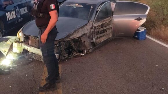 Múltiple accidente deja una ambulancia, una patrulla y un vehículo dañados en El Fuerte, Sinaloa
