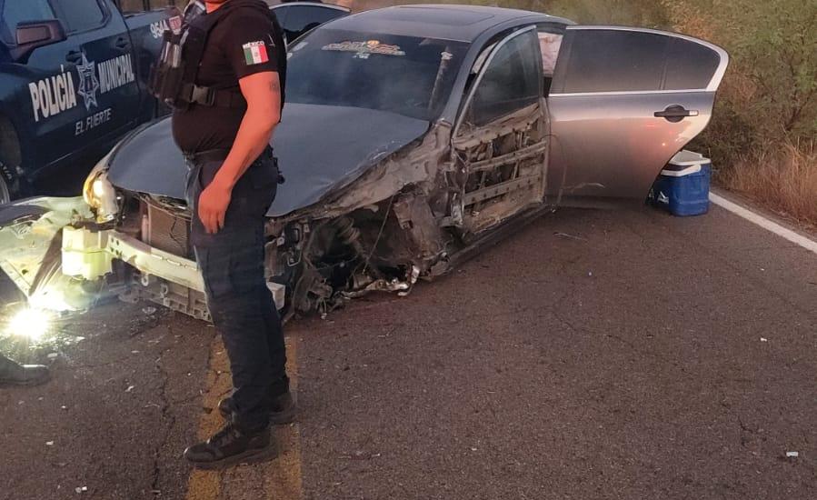 Vehículo chocado en El Fuerte