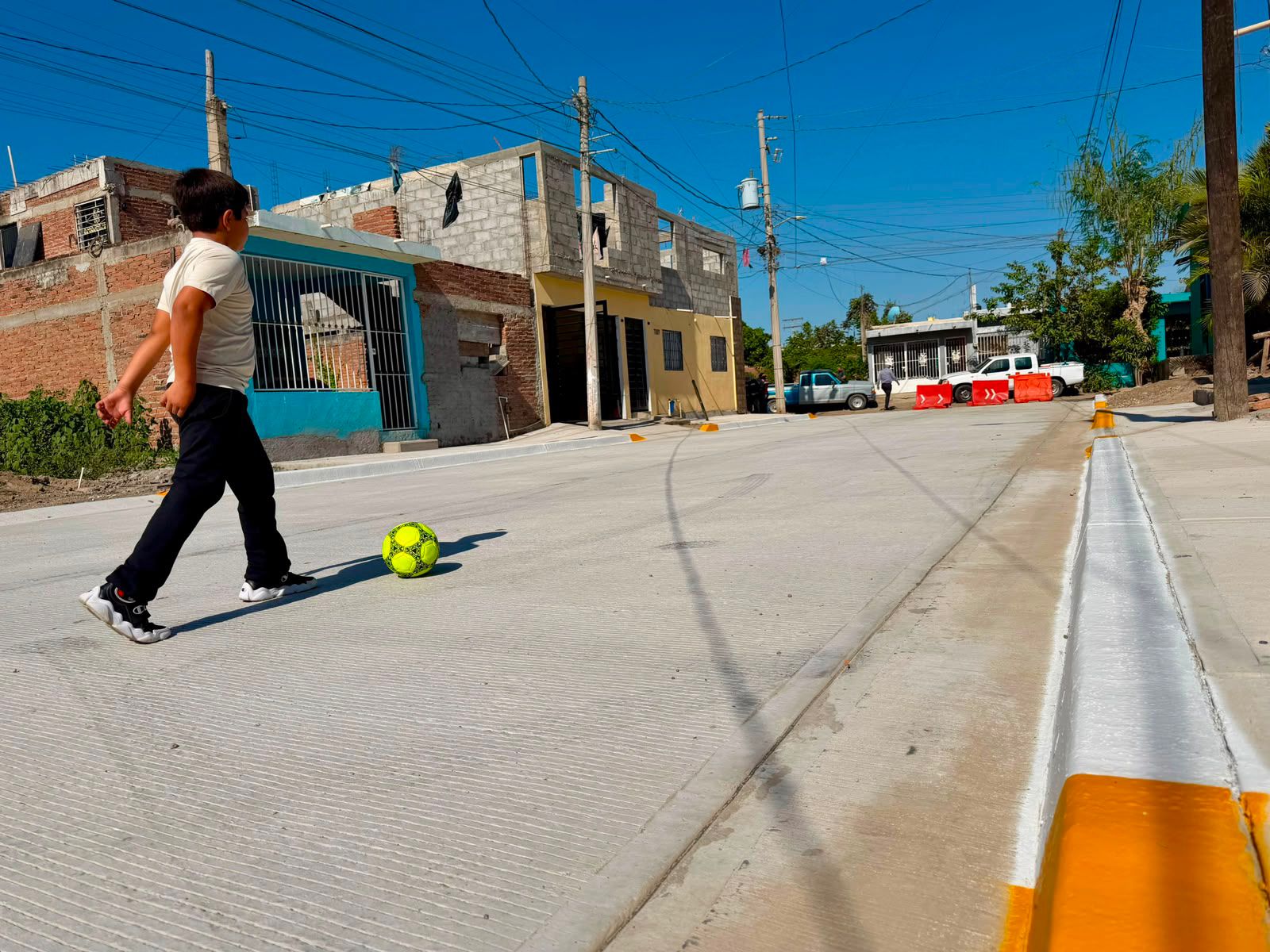 Pavimentación de la calle Ejido Las Iguanas, en Mazatlán