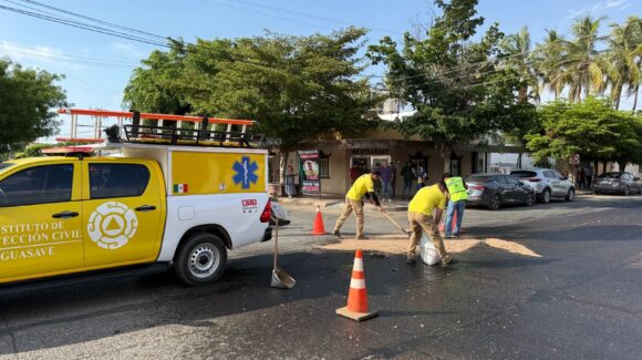 Atiende Protección Civil derrame de aceite en drenaje de Guasave, Sinaloa; responsabiliza a restaurantes