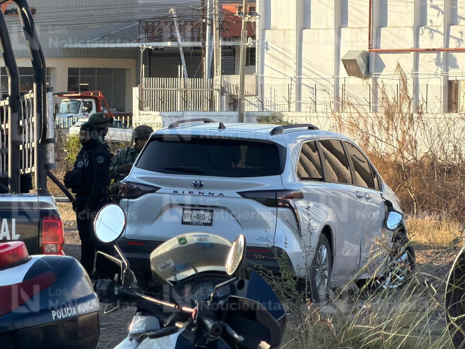 Tras persecución en Culiacán, autoridades recuperan una camioneta despojada en el sector El Palmito minutos antes