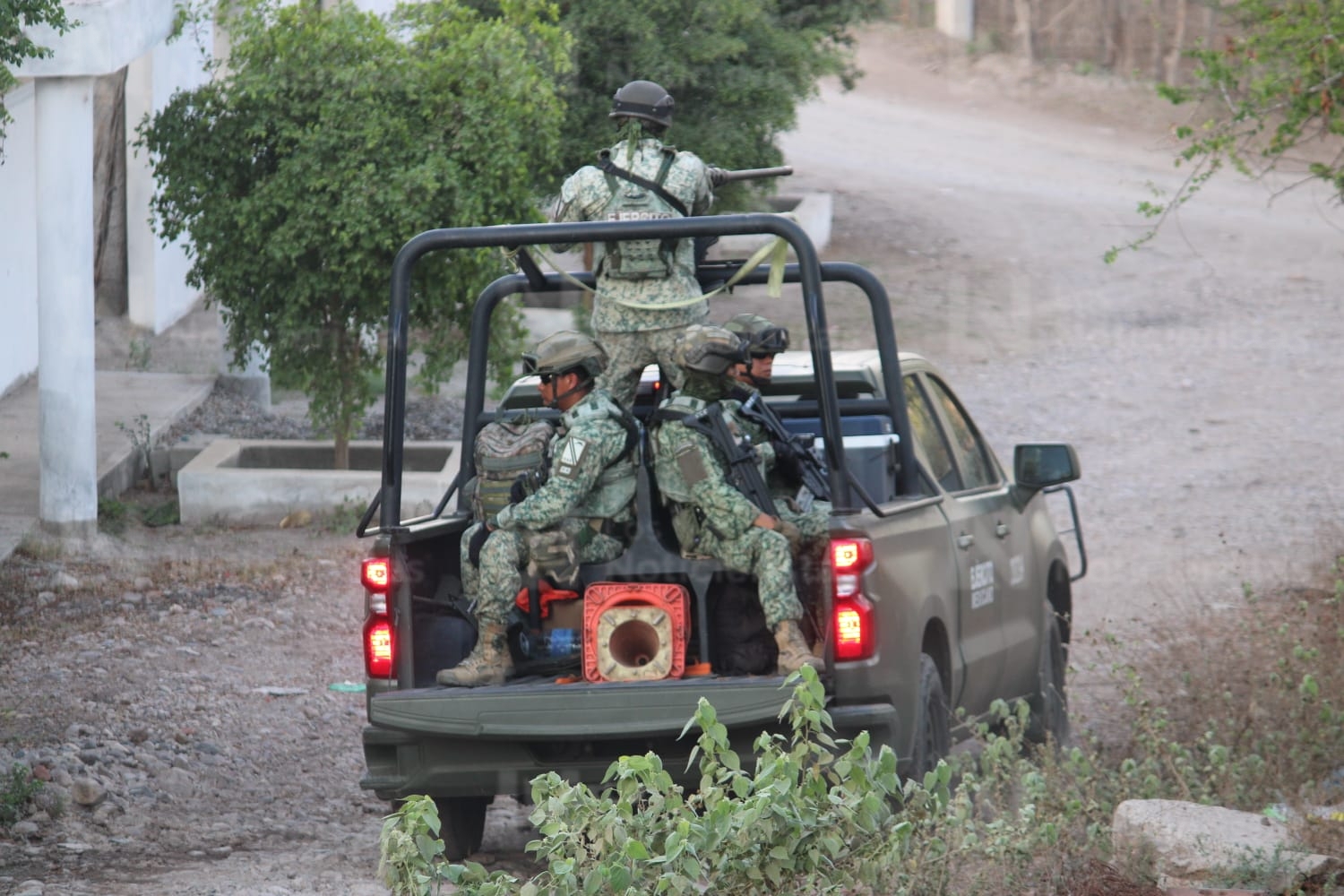 Ataque a policías estatales desata persecución en Mazatlán, Sinaloa
