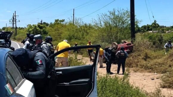 Persecución deja tres detenidos y un vehículo de sicarios llantas arriba en Villamoros, Navolato