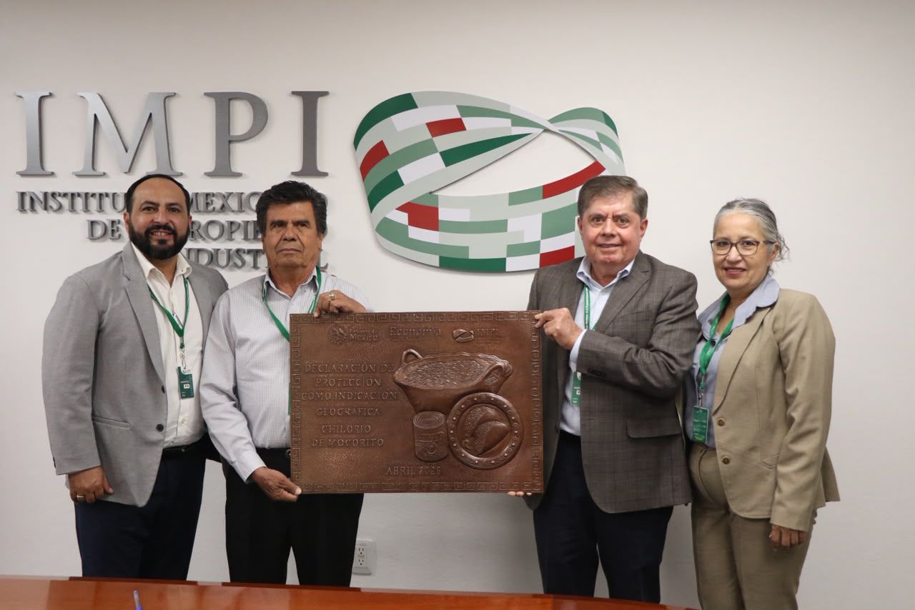 Enrique Parra Melecio y Diana Guadalupe López Cervantes reciben la declaratoria declaratoria de protección como Indicación Geográfica del Chilorio de Mocorito