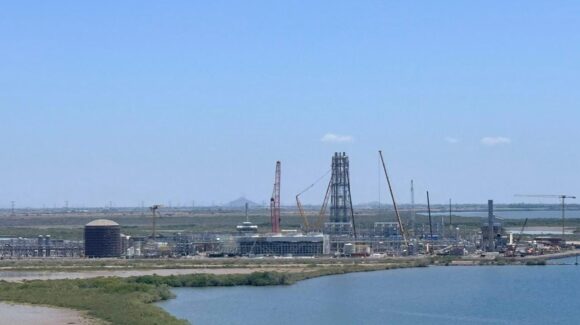 Planta de fertilizantes en Topolobampo, Sinaloa, traerá precios justos y competitivos para el sector agrícola: Secretaría de Economía