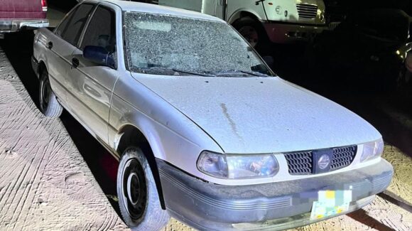 Abandonados en las calles y buscados por la justicia; policía recupera tres vehículos robados en Mazatlán, Sinaloa