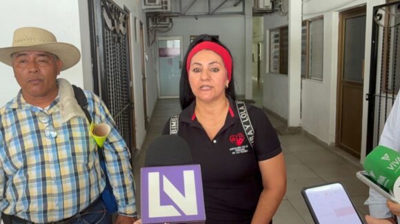 Tras cinco horas y media de protesta, viudas de policías se retiran de palacio, levantan toma y logran acuerdos con autoridades municipales en Los Mochis