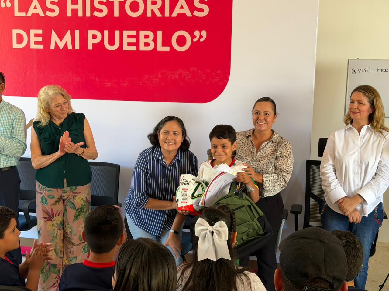 Premian a niñas y niños ganadores del concurso “Las historias de mi pueblo” en Mazatlán