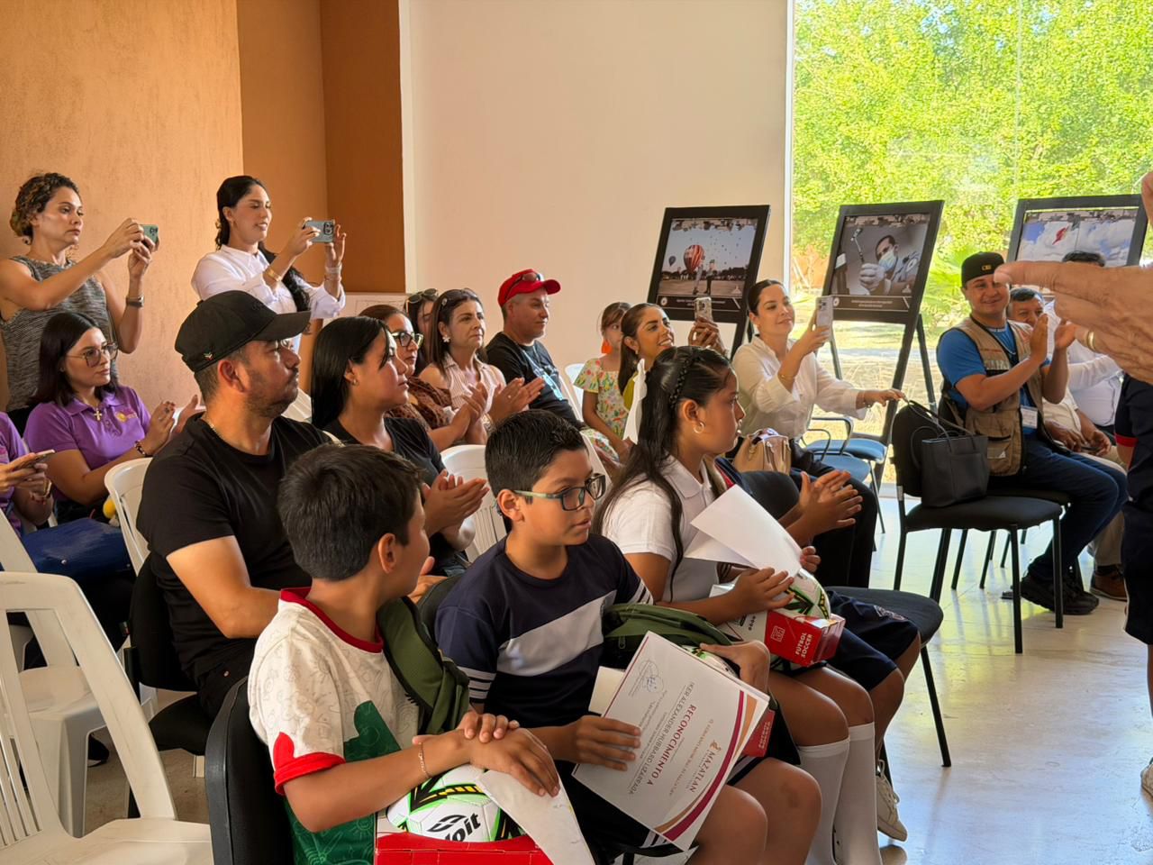 Premian a niñas y niños ganadores del concurso “Las historias de mi pueblo” en Mazatlán