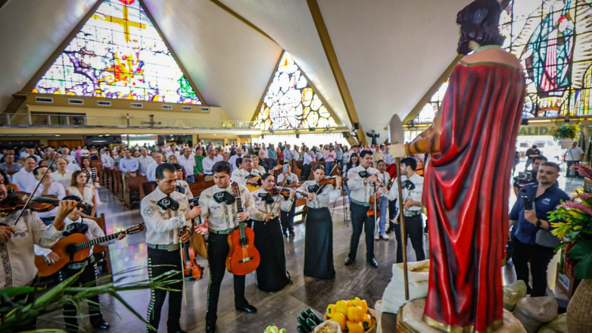 productores de culiacan celebran misa por dia del agricultor mariachi