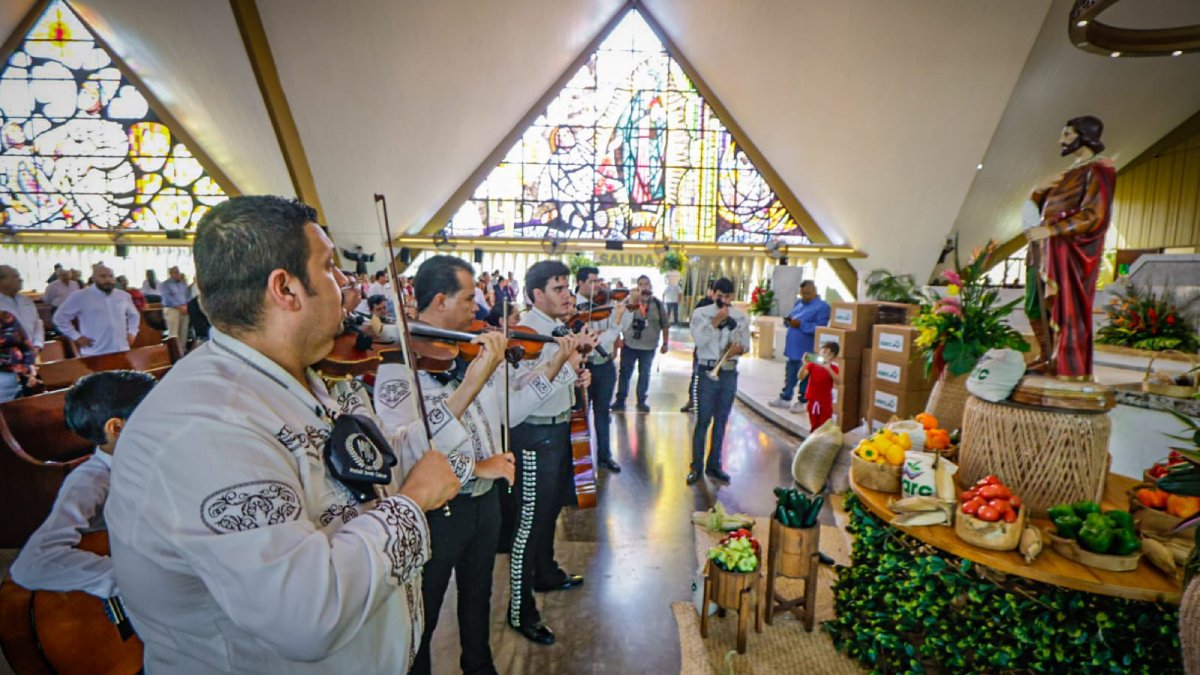 productores de culiacan celebran misa por dia del agricultor musica