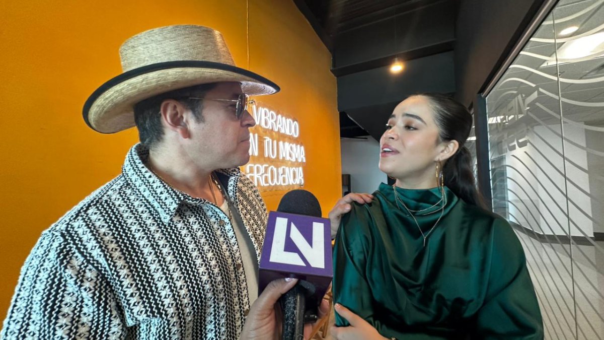 raul sandoval y silvia zepeda toman la cabina de vibra radio palomazo