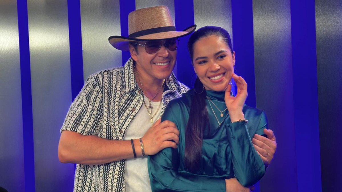 raul sandoval y silvia zepeda toman la cabina de vibra radio