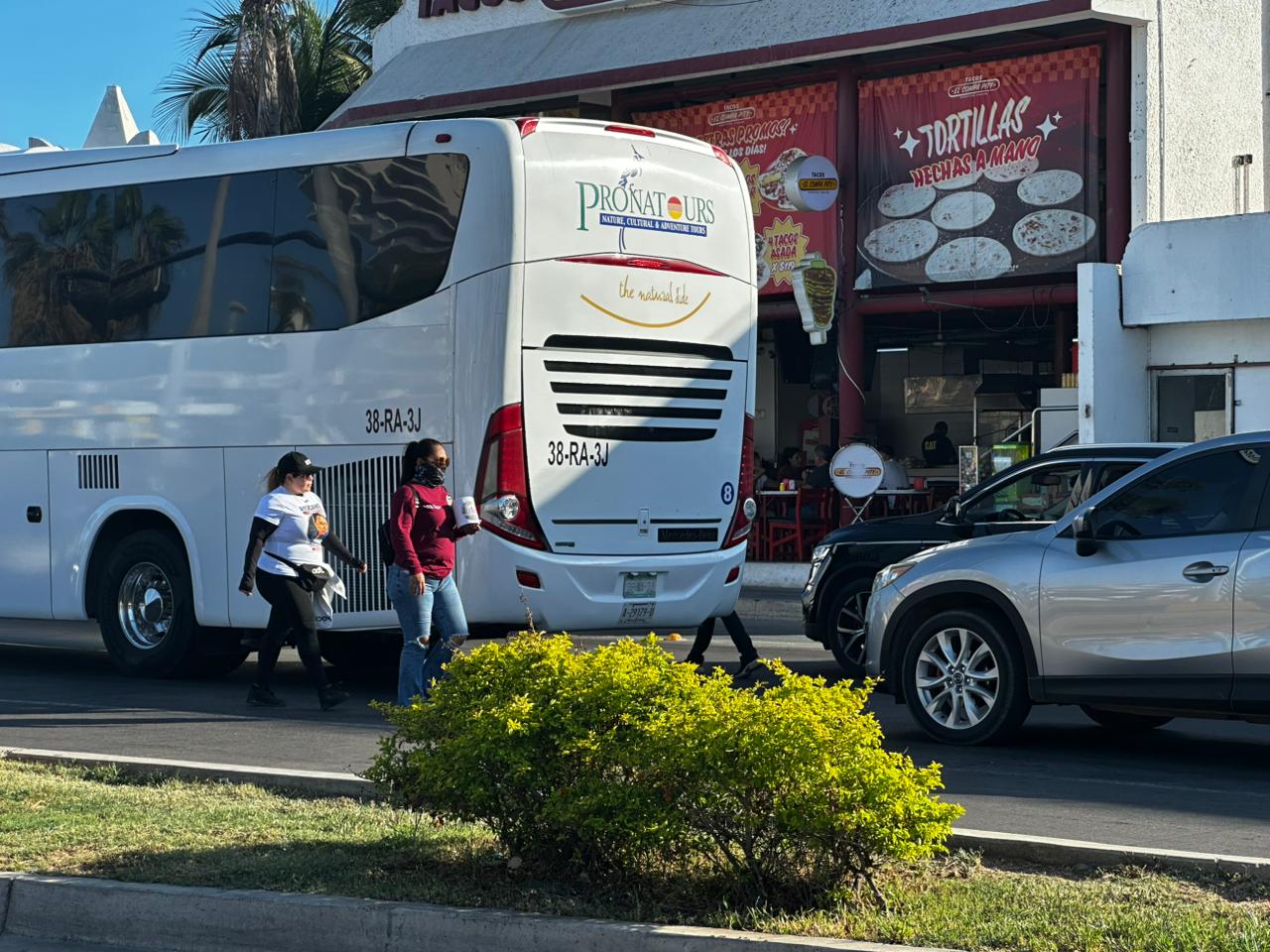 Colectivos de búsqueda realizan boteo en Mazatlán