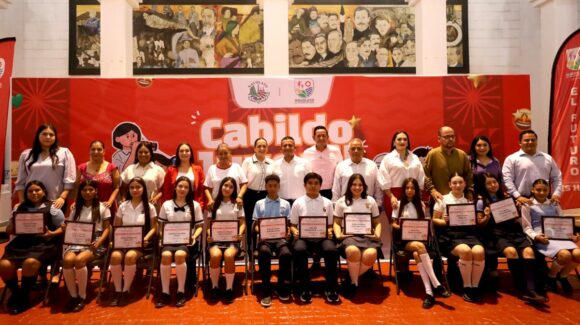 Reconoce alcalde de Navolato a participantes del Cabildo Juvenil 2026 y entrega estímulos económicos y reconocimientos por su valiosa participación