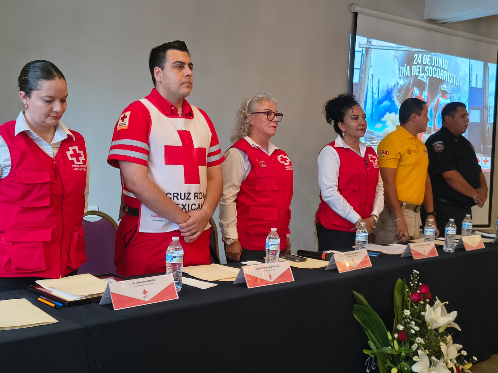 Reconocen a paramédicos de Cruz Roja Mazatlán en su día