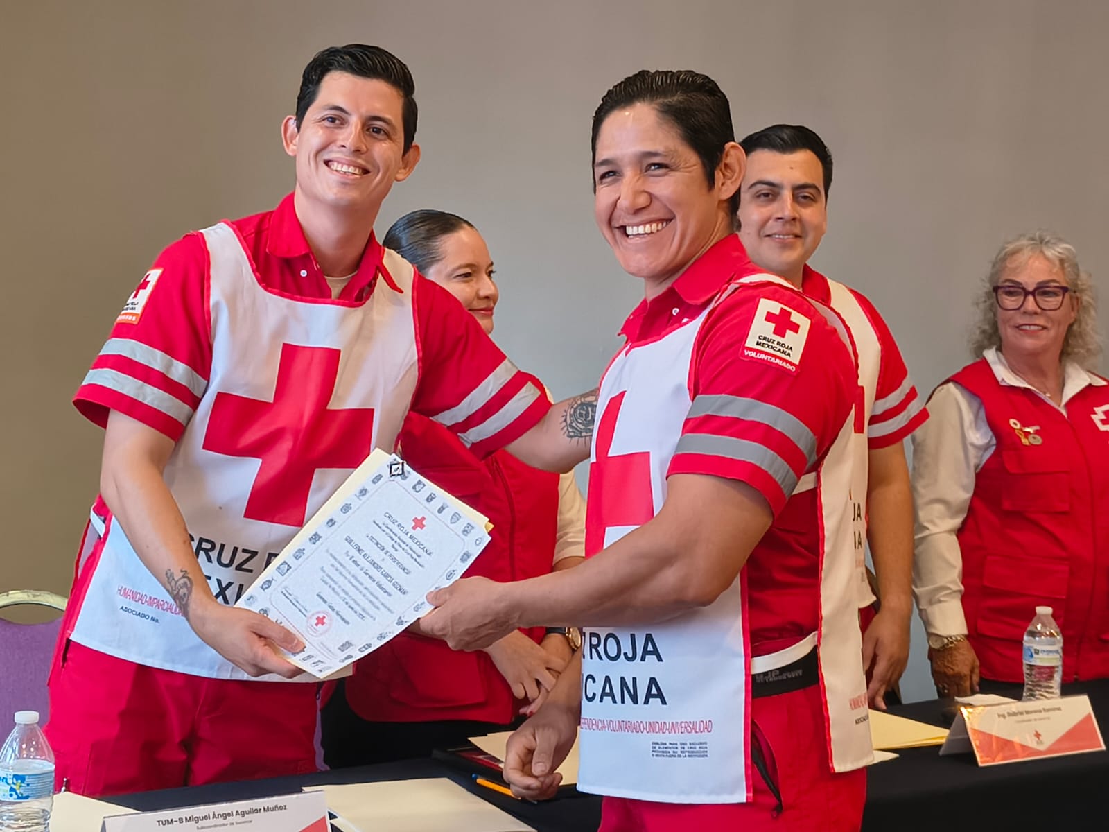 Reconocen a paramédicos de Cruz Roja Mazatlán en su día