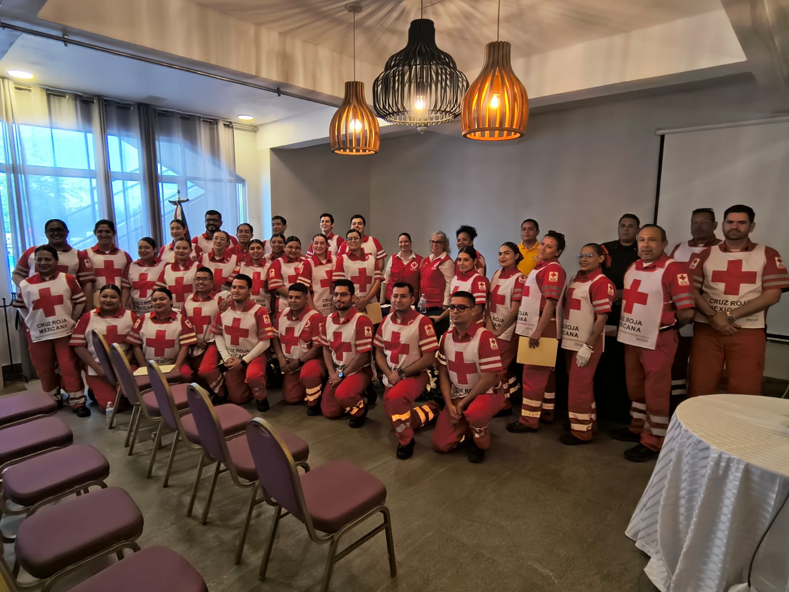 Reconocen a paramédicos de Cruz Roja Mazatlán en su día