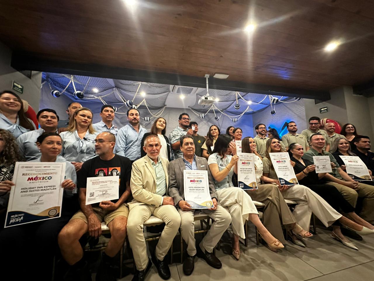 Entregan reconocimientos México Anfitrión 2026 en Mazatlán
