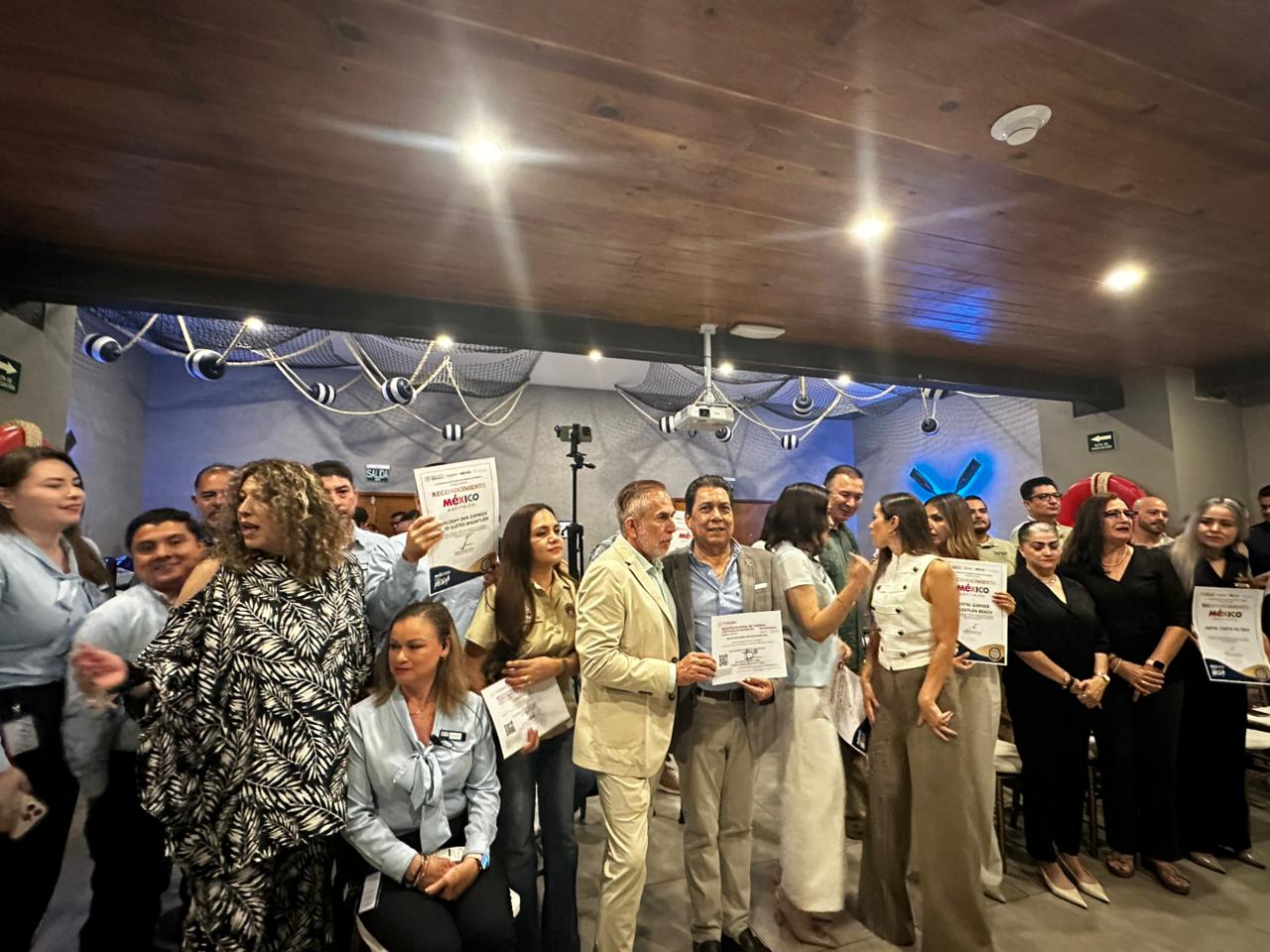 Entregan reconocimientos México Anfitrión 2026 en Mazatlán