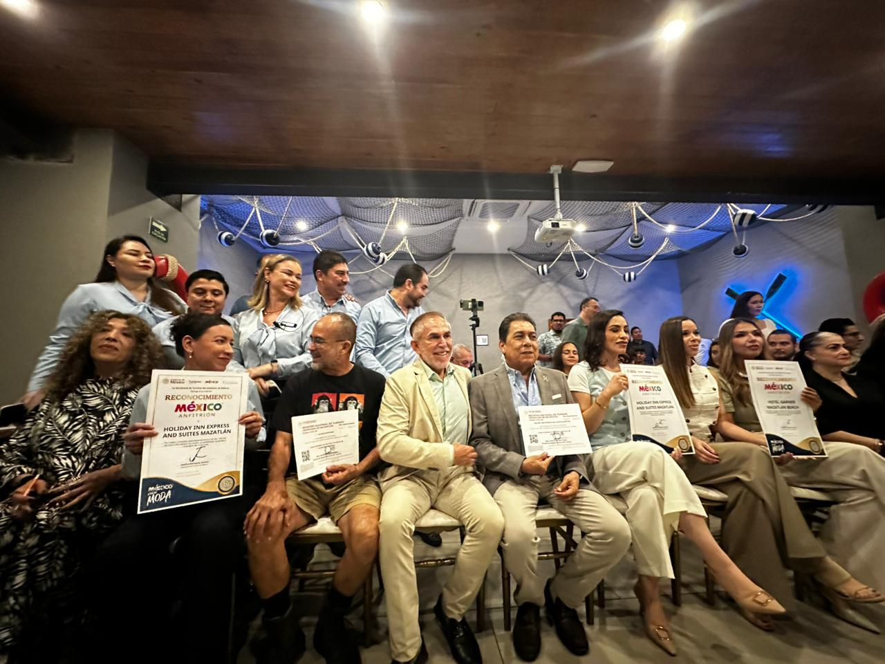Entregan reconocimientos México Anfitrión 2026 en Mazatlán