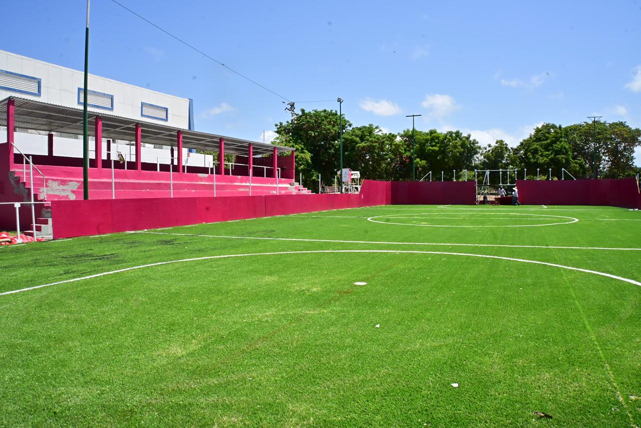Rehabilitación de cancha de futbol en Unidad Deportiva Sahop, en Mazatlán