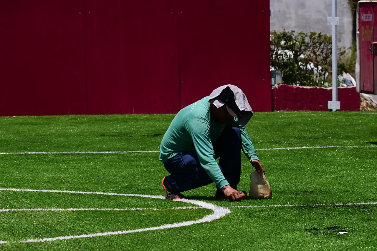 Rehabilitación de cancha de futbol en Unidad Deportiva Sahop, en Mazatlán