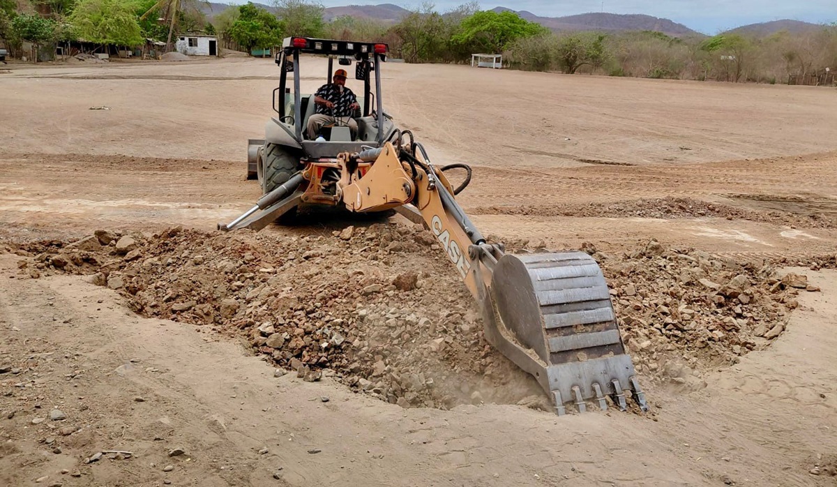 Rehabilitación de caminos en zona rural de Mazatlán