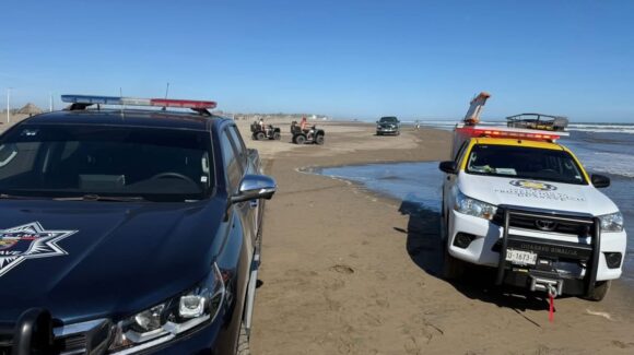 Rescatan a persona que se ahogaba en playa La Ensenadita de Guasave, Sinaloa