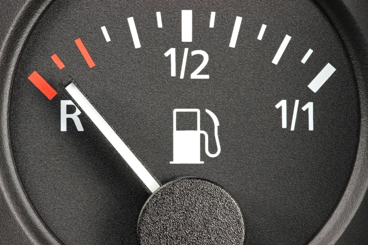 Indicador de la reserva de la gasolina