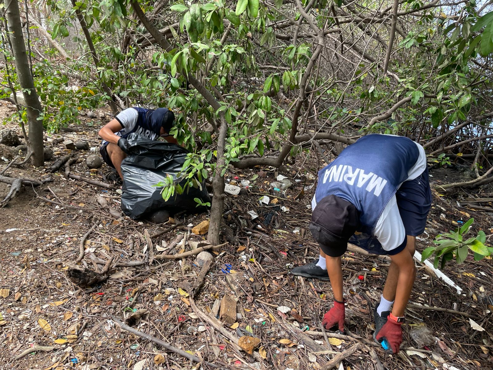 Marina retira más de 400 kilos de residuos del Estero de Urías