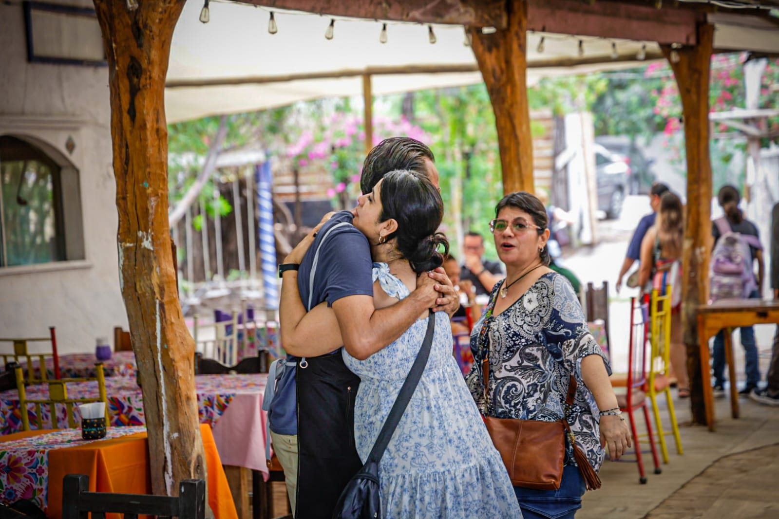 Comensales en el Restaurante La Chuparrosa Enamorada