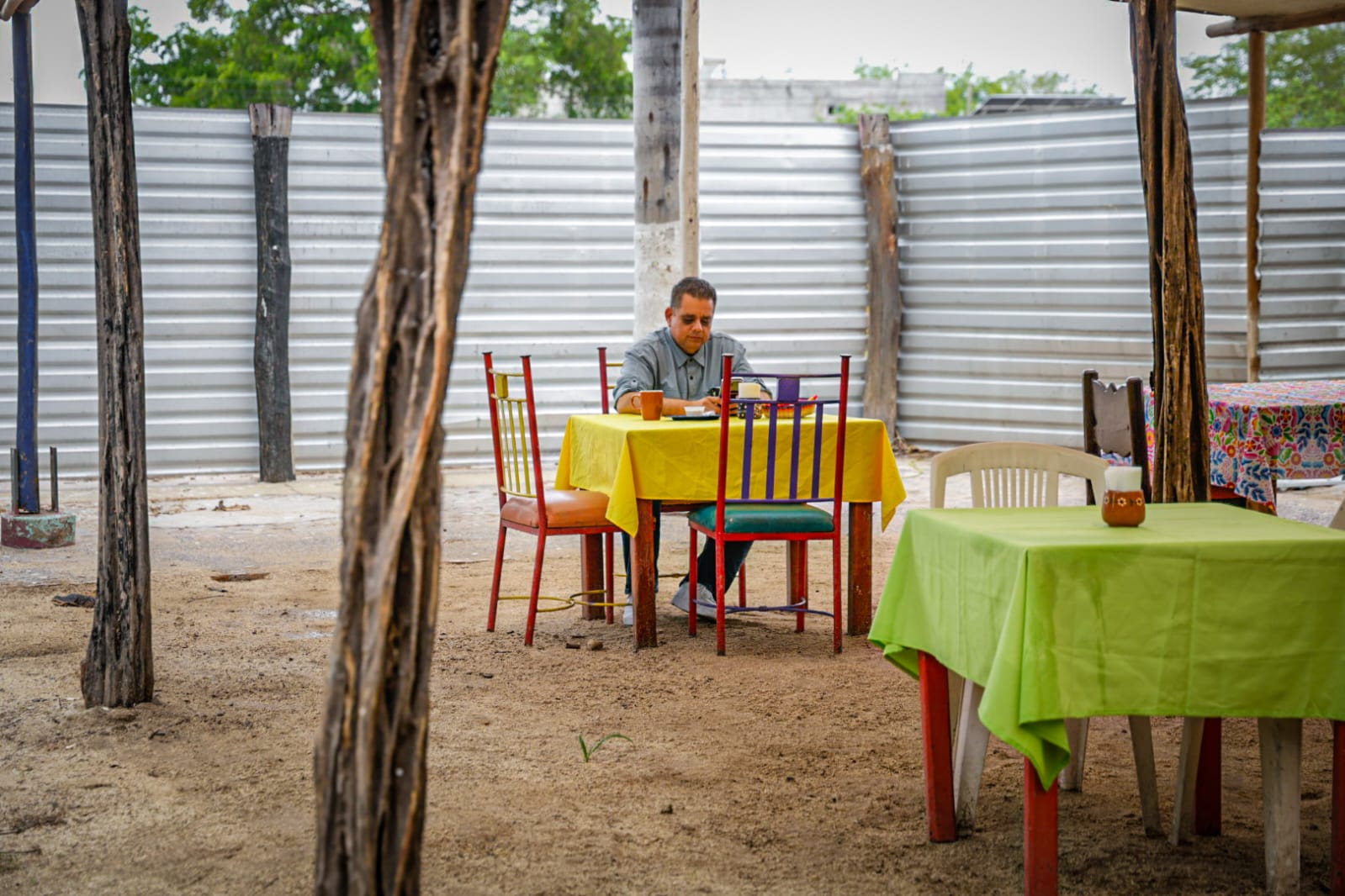 Comensales en el Restaurante La Chuparrosa Enamorada