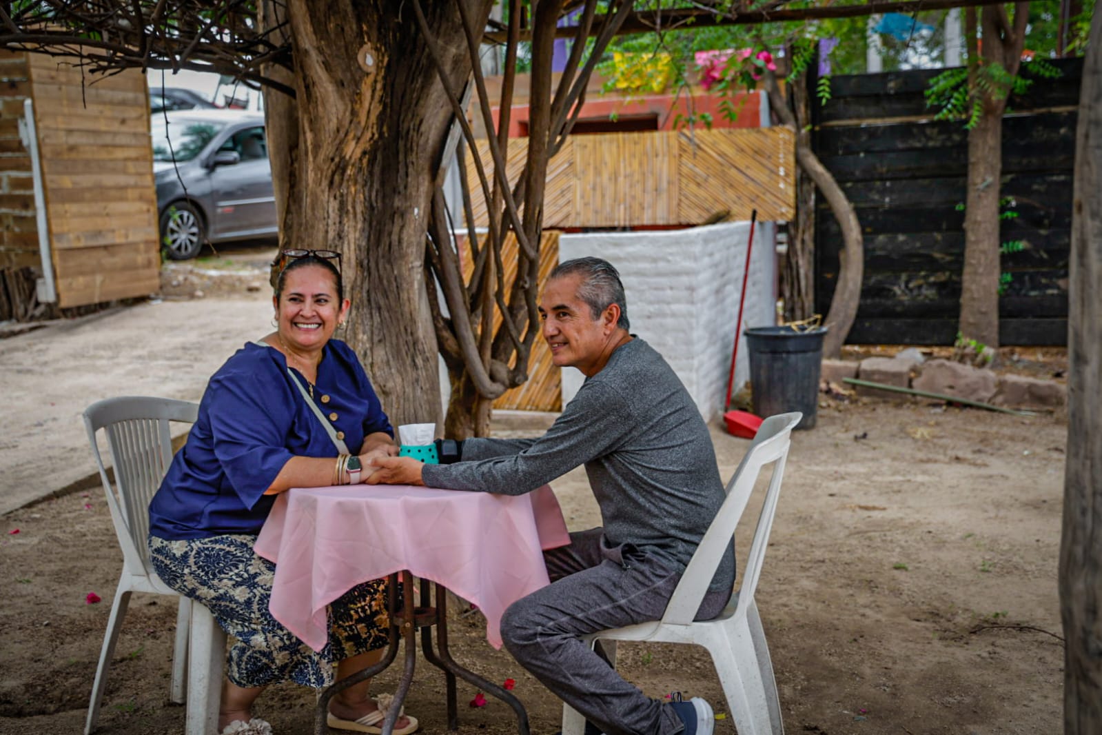 Comensales en el Restaurante La Chuparrosa Enamorada