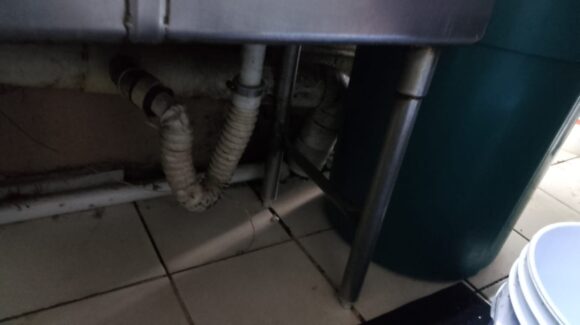 Coepriss confirma que revisa trampas de grasa en restaurantes, pero aclara que el drenaje corresponde a Jumapag en Guasave, Sinaloa