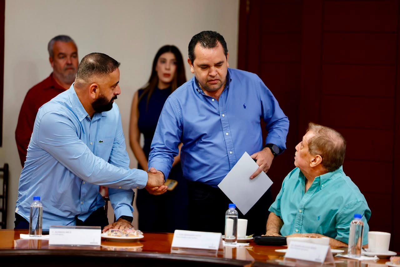 Yeraldine Bonilla se reúne con productores y empacadores de mango en Sinaloa