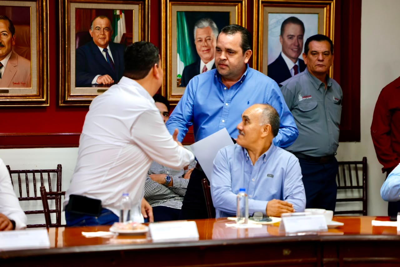 Yeraldine Bonilla se reúne con productores y empacadores de mango en Sinaloa