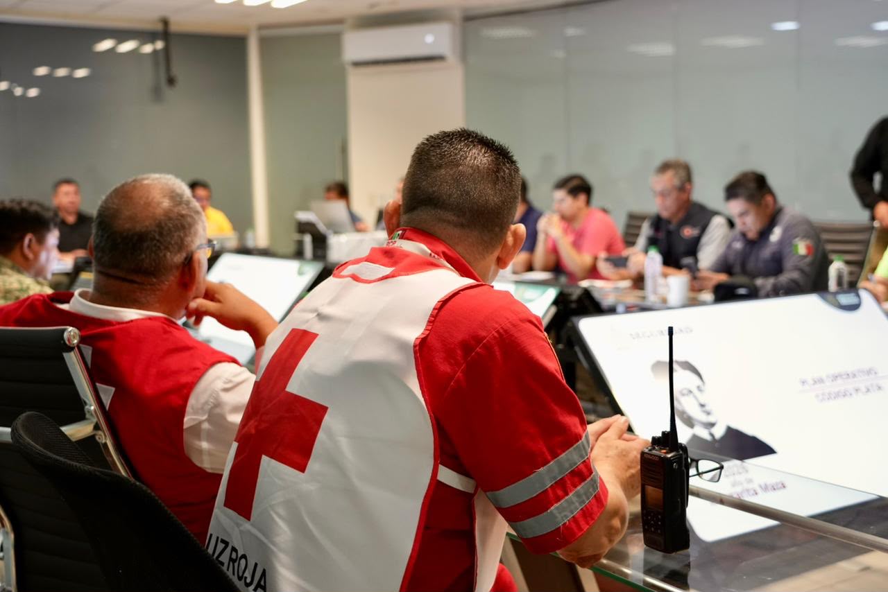 Reunión entre autoridades y cuerpos de auxilio para fortalecer el "Código Plata" en Sinaloa