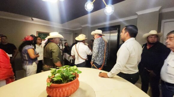 Colectivo ‘Aquí No’ sostiene reunión privada con Alicia Bárcenas, titular de Semarnat
